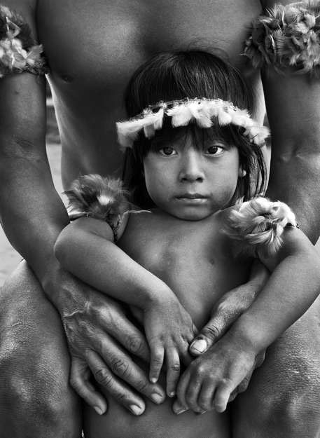 Sebastiao Salgado & Awa child in father's arms @ Brazil