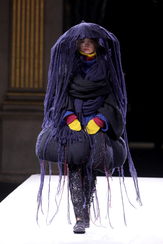 Yohji Yamamoto colección Otoño-Invierno 2022-2023