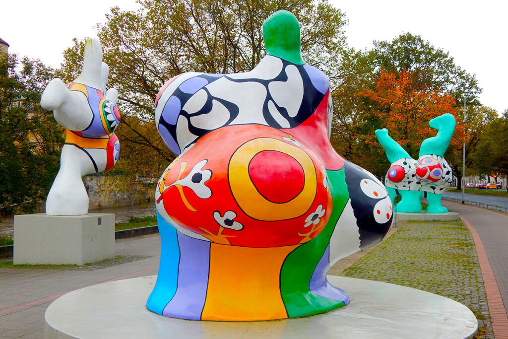 Niki De Saint Phalle Nanas