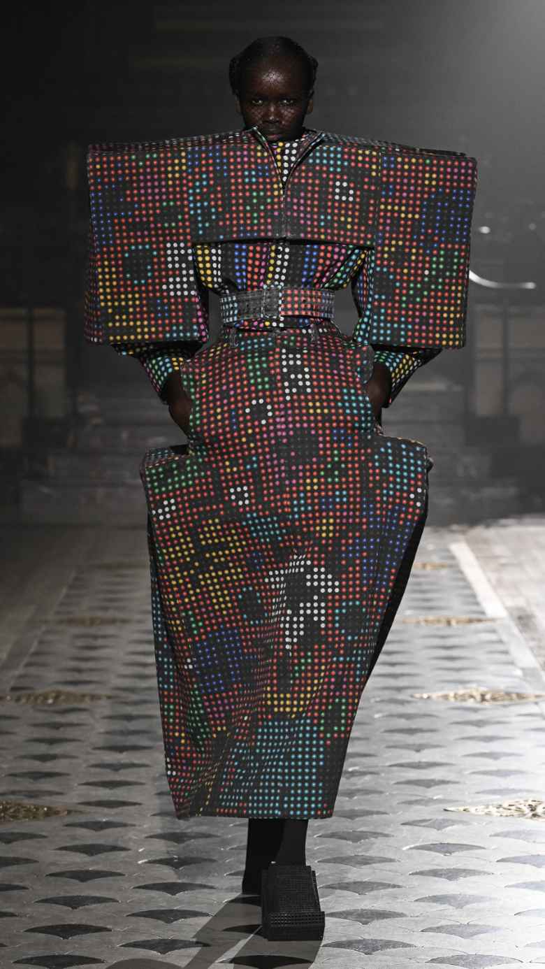 anrealage fw 2025 look 08