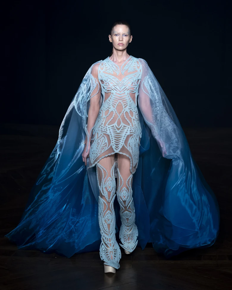 iris van herpen haute couture paris fall winter 2025-2026 look 1