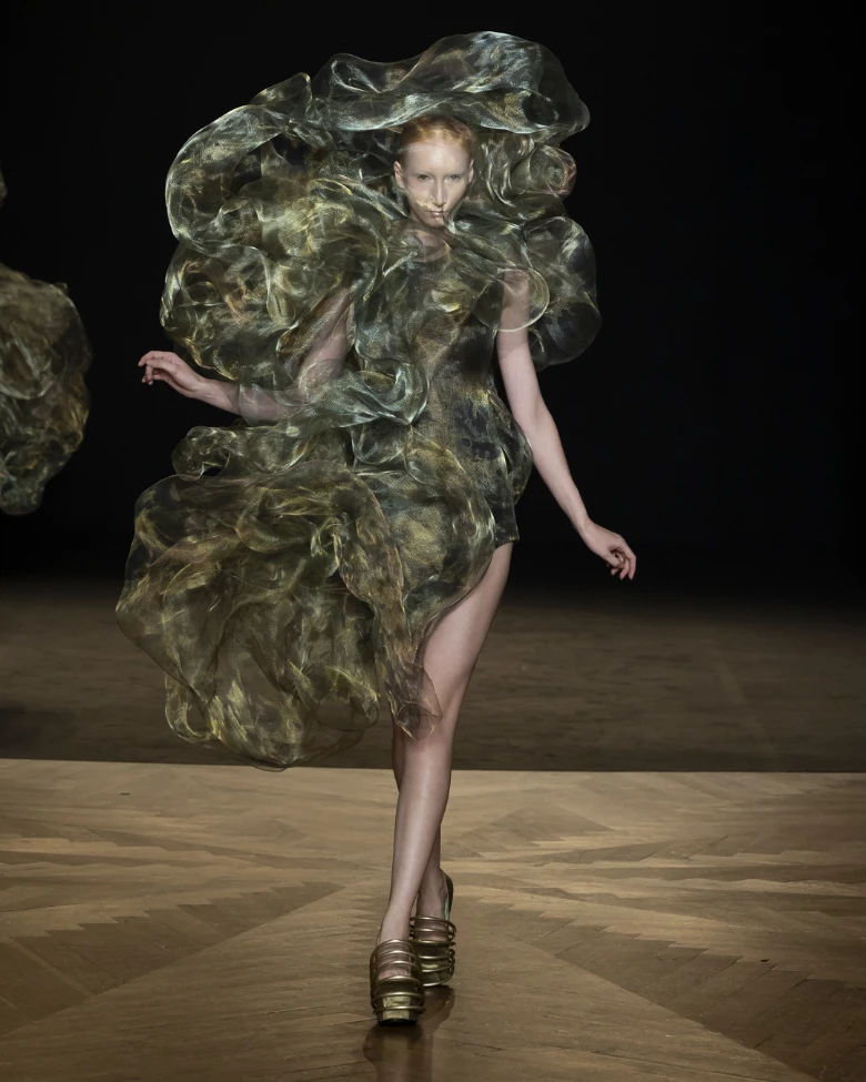 iris van herpen haute couture paris fall winter 2025-2026 look 10