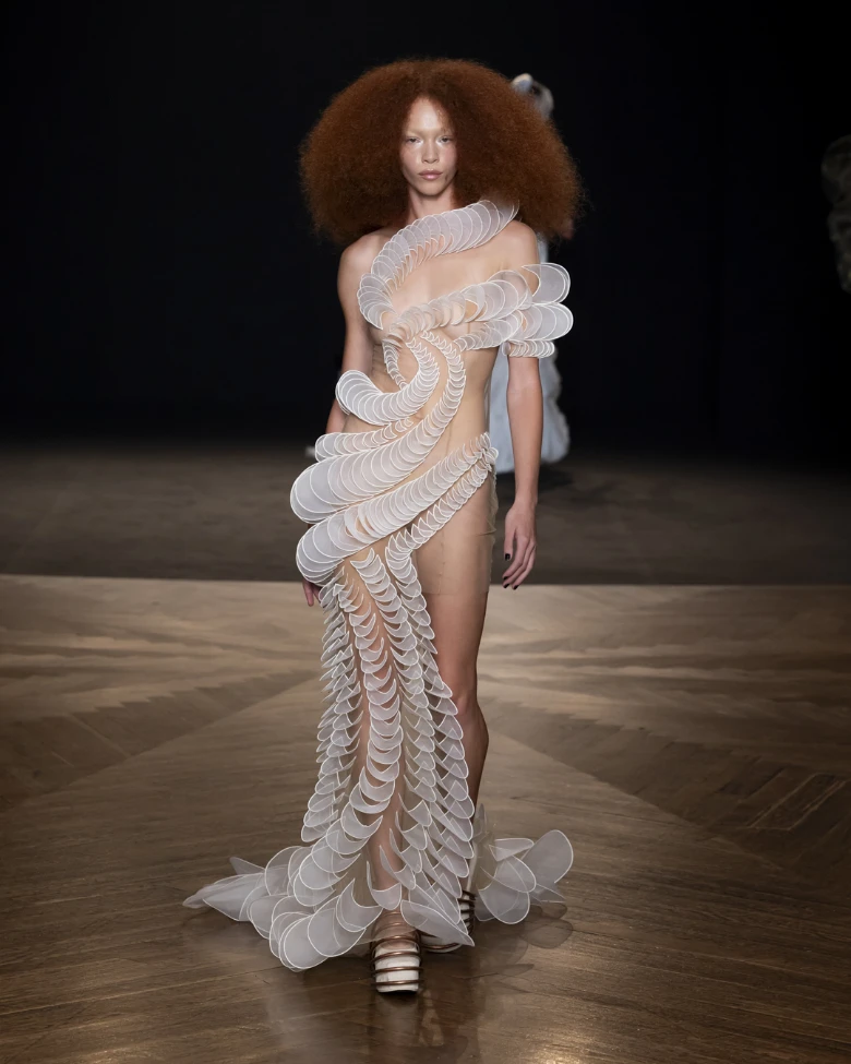 iris van herpen haute couture paris fall winter 2025-2026 look 12