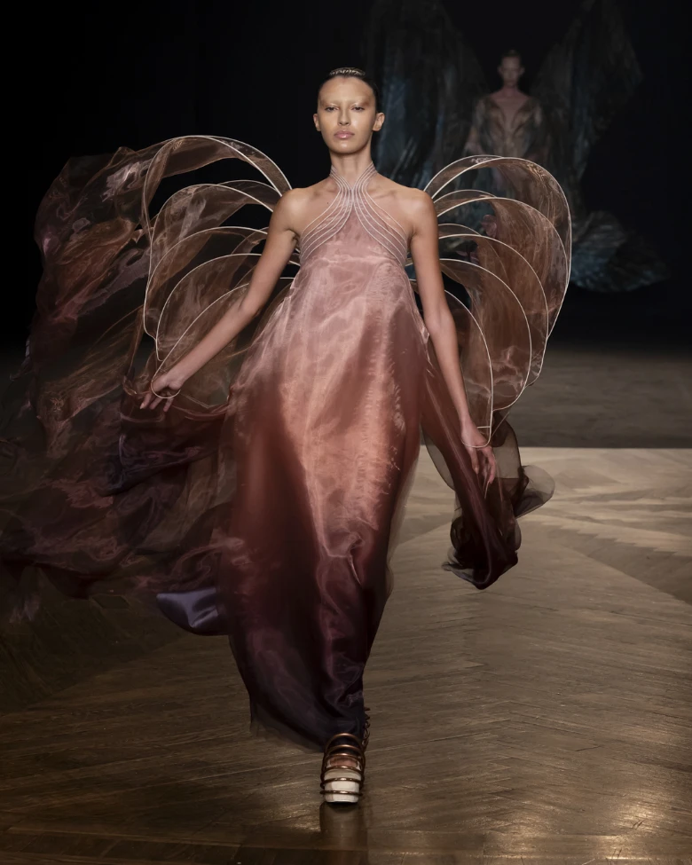 iris van herpen haute couture paris fall winter 2025-2026 look 15