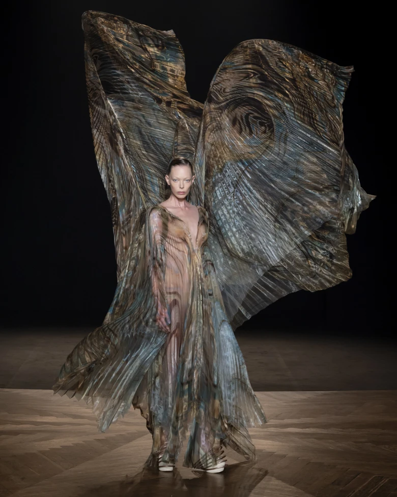 iris van herpen haute couture paris fall winter 2025-2026 look 16