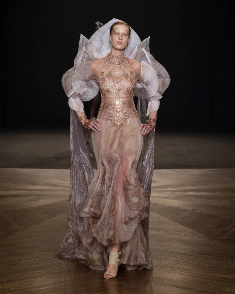 iris van herpen haute couture paris fall winter 2025-2026 look 6