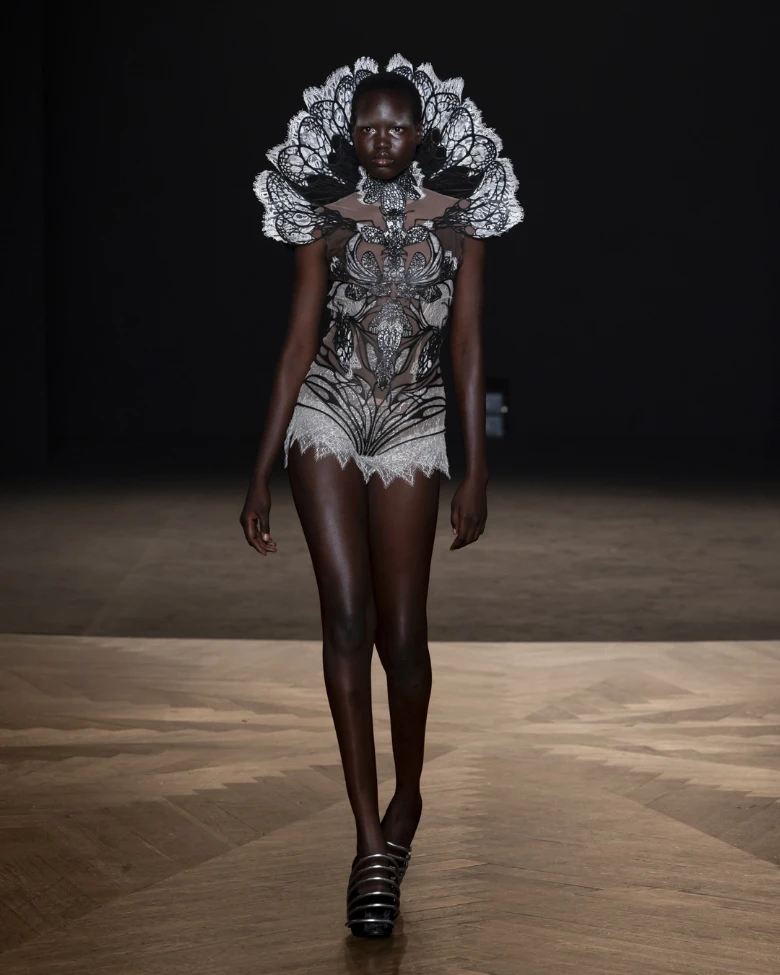 iris van herpen haute couture paris fall winter 2025-2026 look 7
