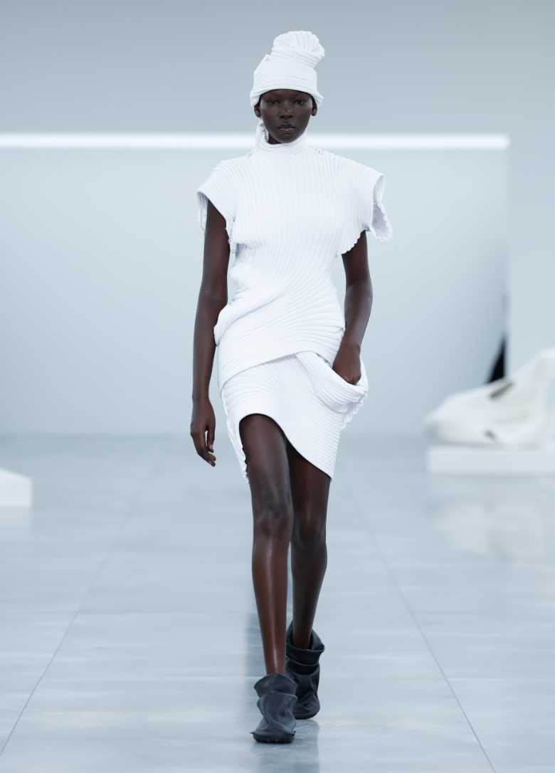 issey miyake fw 25 look 06
