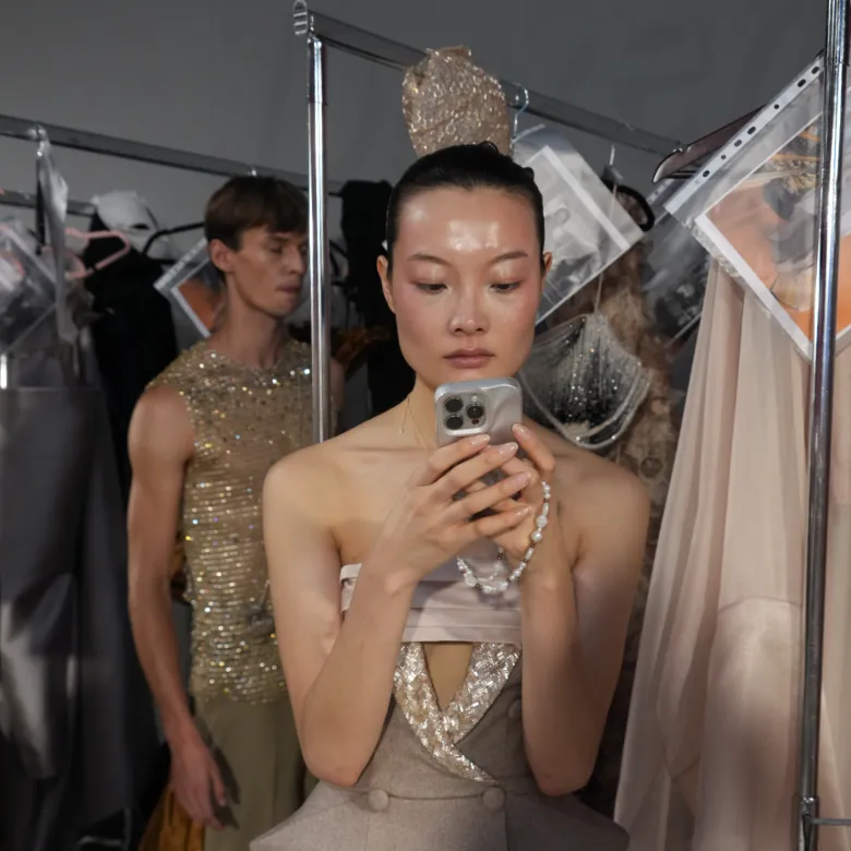 phan huy hc fw 2025 26 backstage 15