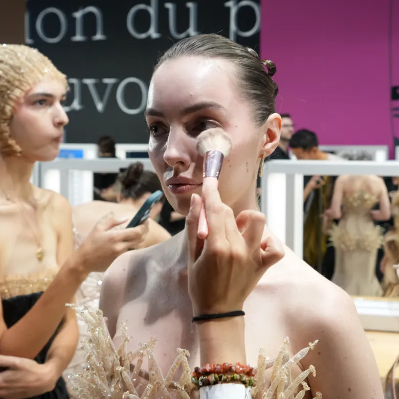 phan huy hc fw 2025 26 backstage 31