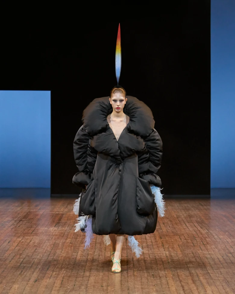 viktor and rolf haute couture paris fall winter 2025-2026 look 1