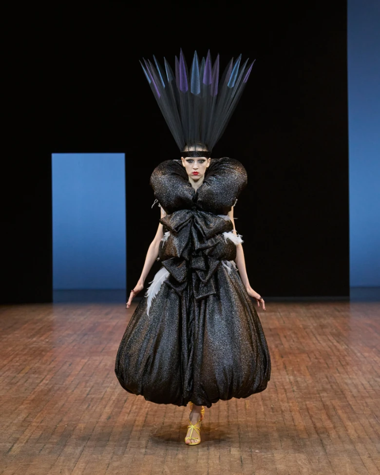viktor and rolf haute couture paris fall winter 2025-2026 look 11