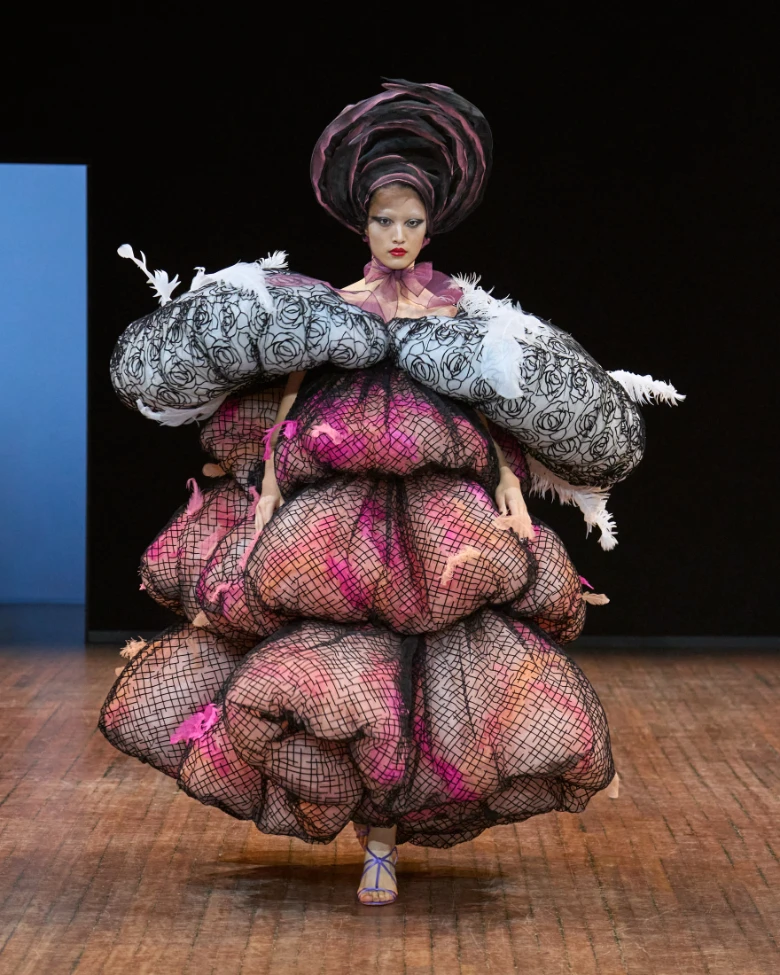viktor and rolf haute couture paris fall winter 2025-2026 look 15
