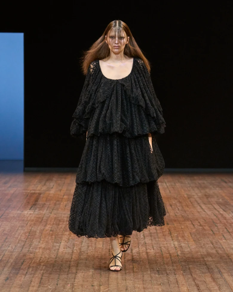 viktor and rolf haute couture paris fall winter 2025-2026 look 16