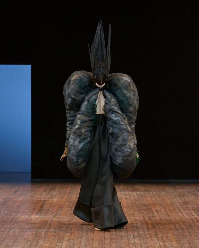 viktor and rolf haute couture paris fall winter 2025-2026 look 25