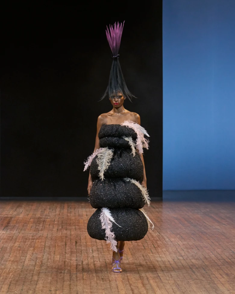 viktor and rolf haute couture paris fall winter 2025-2026 look 3