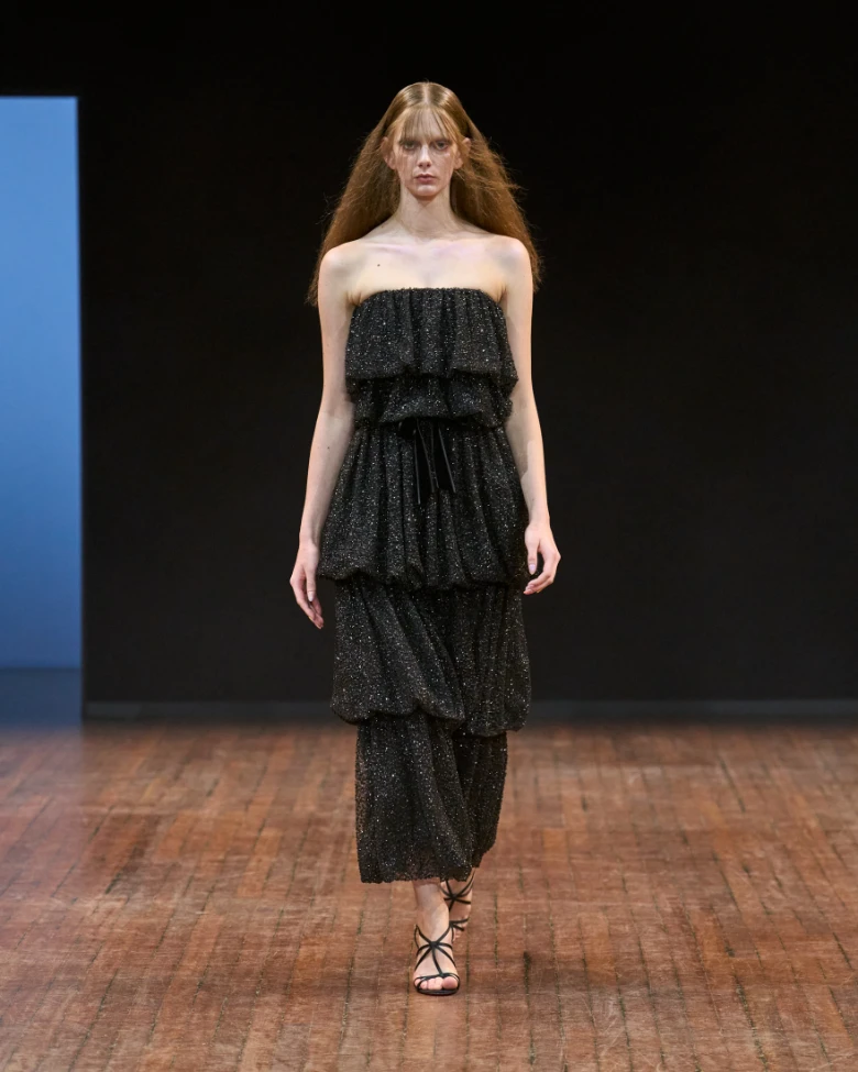 viktor and rolf haute couture paris fall winter 2025-2026 look 4