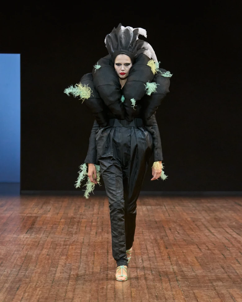 viktor and rolf haute couture paris fall winter 2025-2026 look 5