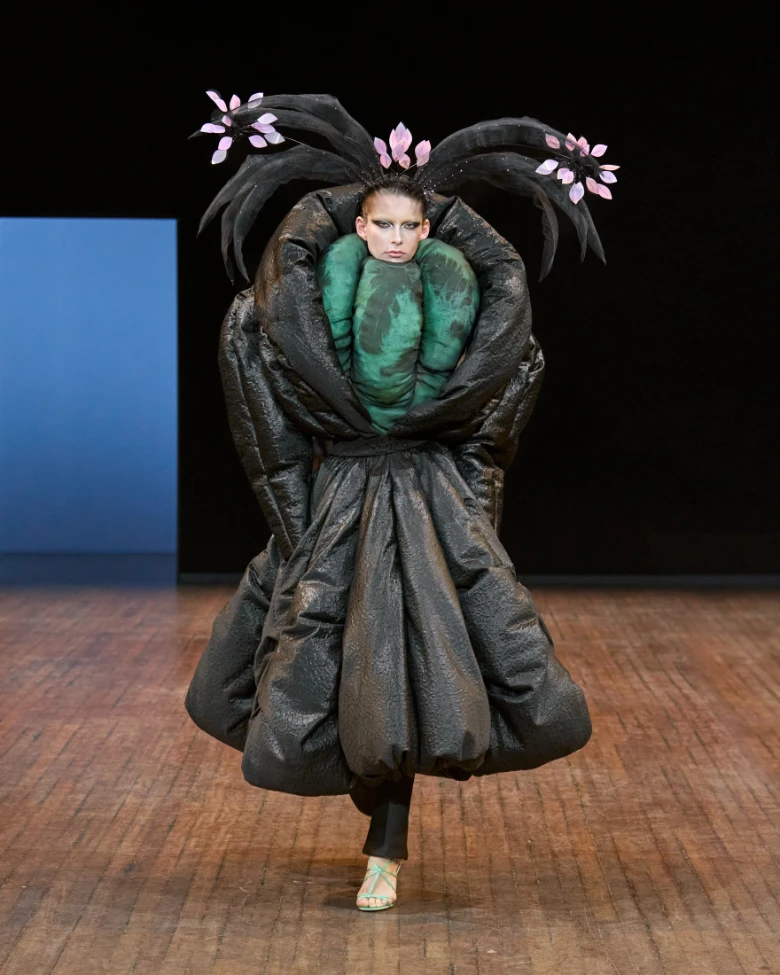 viktor and rolf haute couture paris fall winter 2025-2026 look 7