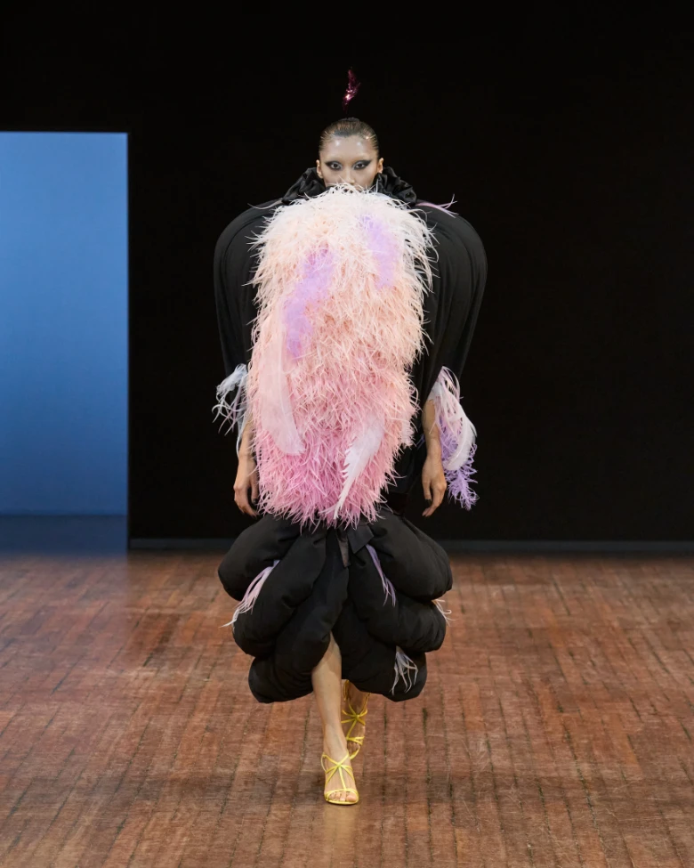 viktor and rolf haute couture paris fall winter 2025-2026 look 9