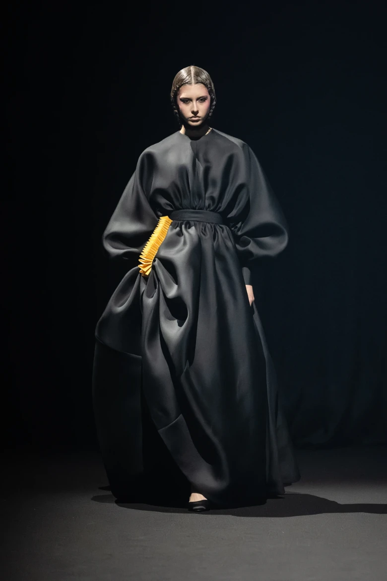 viktor rolf ss 2026 look 1